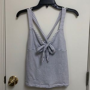 Tank-top with crosses straps in the back